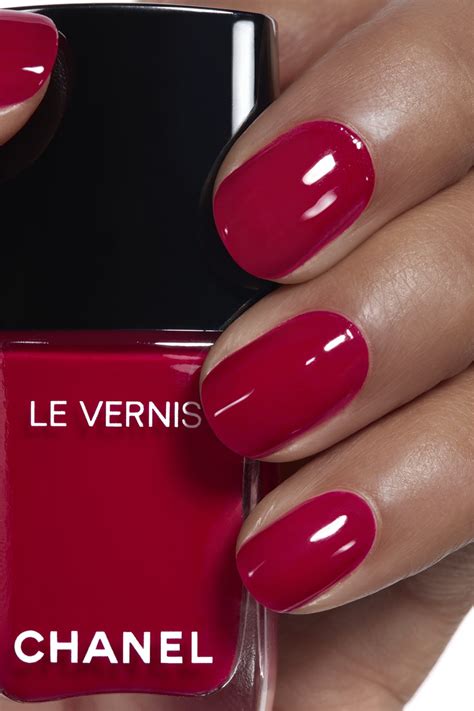 chanel le vernis nails.